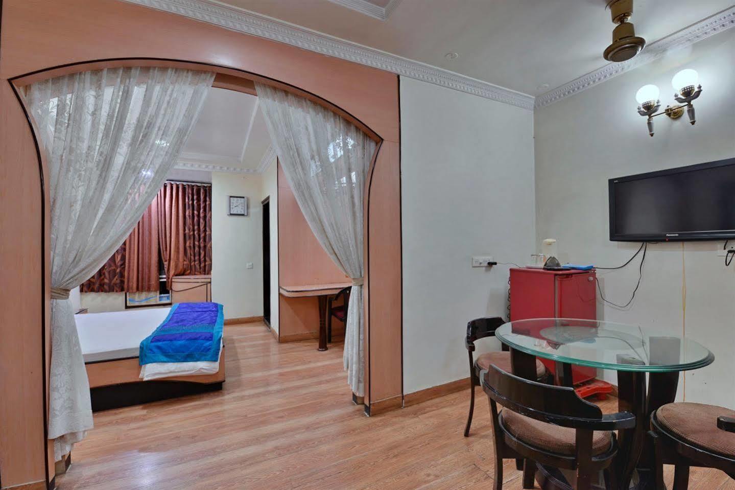 Hotel Kanishka Райпур Екстер'єр фото