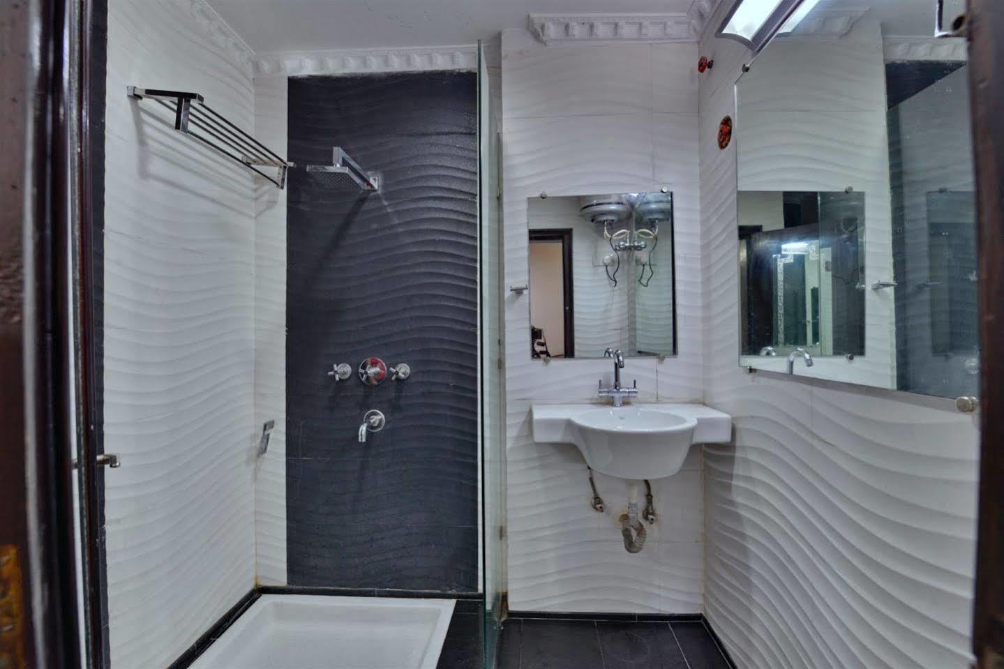 Hotel Kanishka Райпур Екстер'єр фото